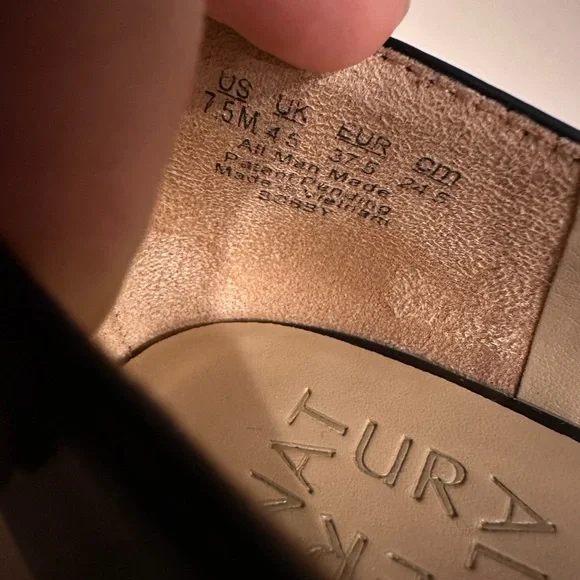 Naturalizer Bobby Black Faux Leather Chain Charm Pointy Flats Women’s 7.5M - Picture 11 of 13